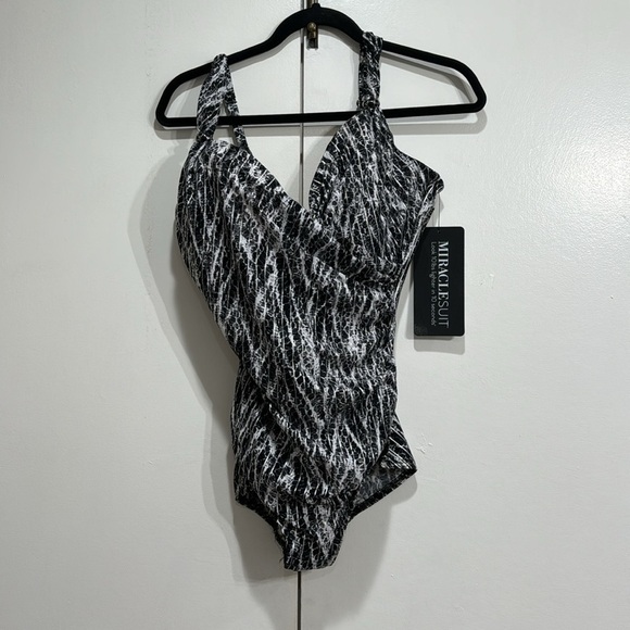 Miraclesuit Chevron Python Eclat One Piece Swimsuit Size 8 - Picture 4 of 8